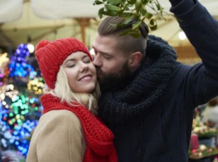How to Get Fresher Breath for All Those Mistletoe Moments